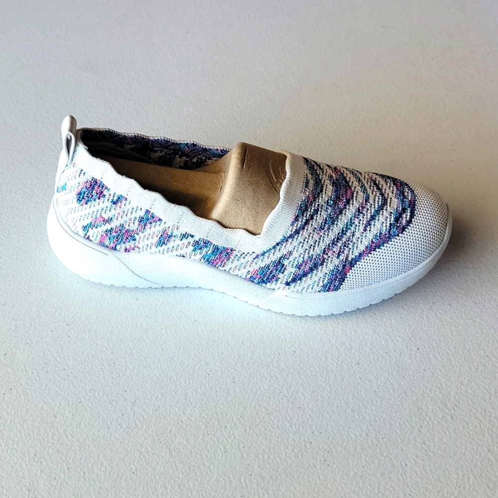 NWT Sketchers White Multi Color Slip Ons